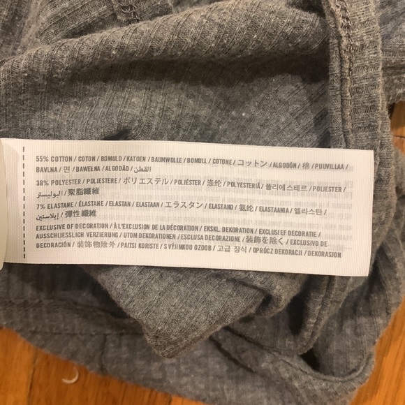 Hollister Women's Grey Scoop Neck Short Sleeve Crop Top w/ Deep Back , Size L - Picture 6 of 7